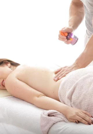 Красивую молодую девушку с красивыми сиськами трахает кадровый массажист - 4