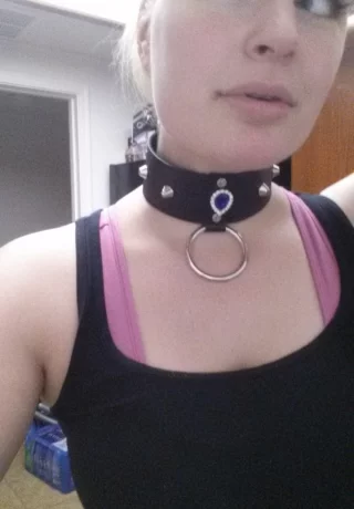 Любительская модель Даниэль Фтв (Danielle Ftv) делает селфи в обнаженном виде в самых разных нарядах - 14