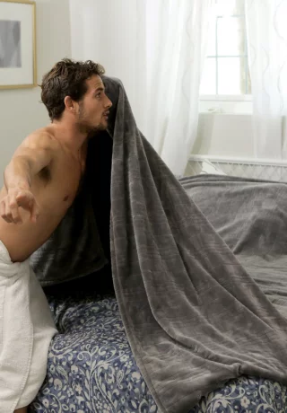 Стройную девушку Эмму Хикс застукали за жестким сексом с братом ее подруги - 4